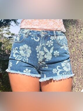 Playboy by PACSUN woman’s cutoff raw hem denim short shorts size 27